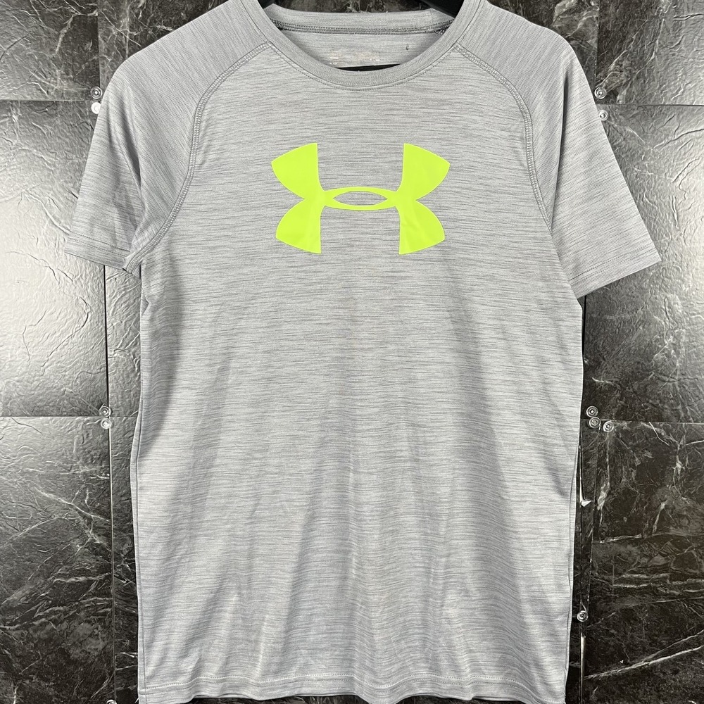 Under Armour Men's Grey Running Shirt Fits Small -Flaws